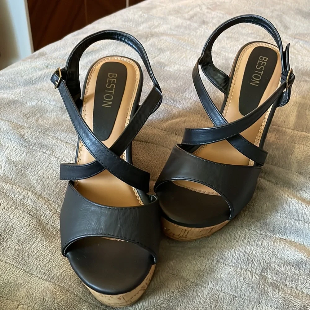 Beston black and cork wedge heel with buckle closure SZ 8 - Picture 6 of 9
